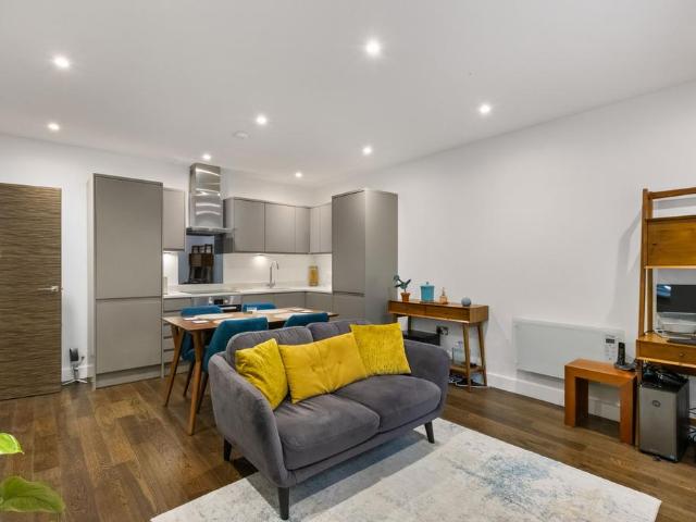 1 bedroom flat for sale