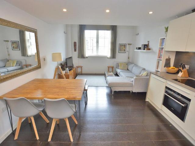 1 bedroom flat for sale