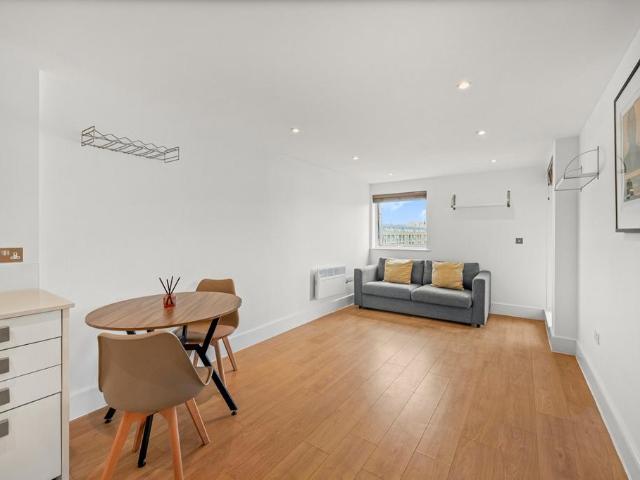 1 bedroom flat for sale
