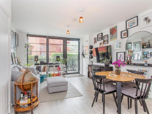 1 bedroom flat for sale