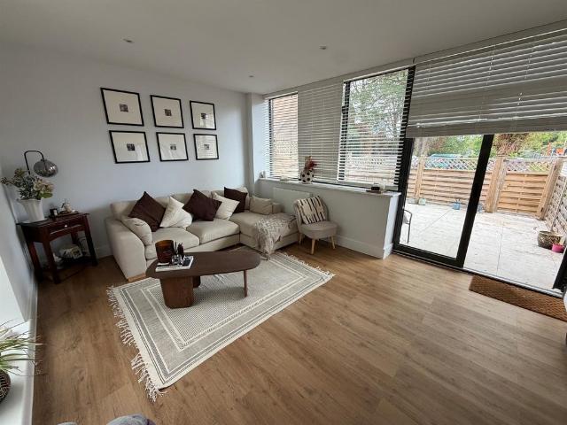 1 bedroom ground flat for sale