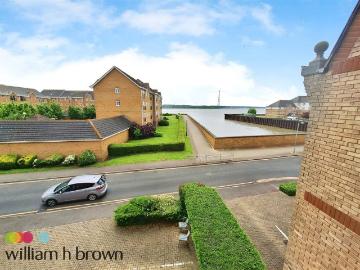 2 bedroom flat for sale