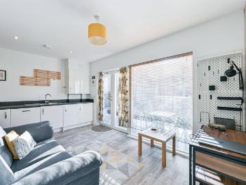 Wandle Park, London, Greater London - Equipped kitchen