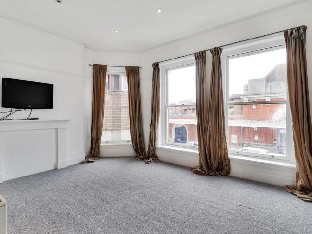 1 bedroom flat for sale