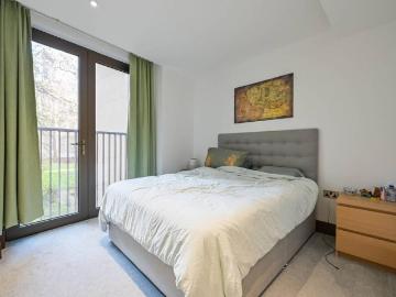 City, London, Greater London - Equipped kitchen