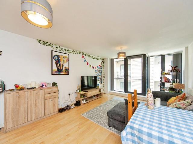 1 bedroom flat for sale