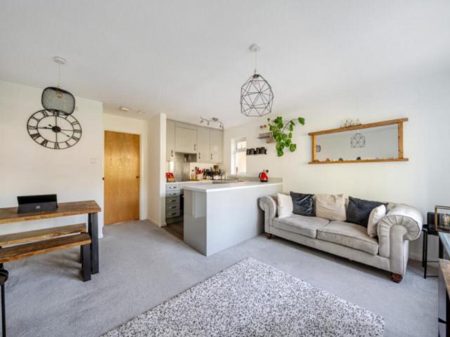 1 bedroom flat for sale