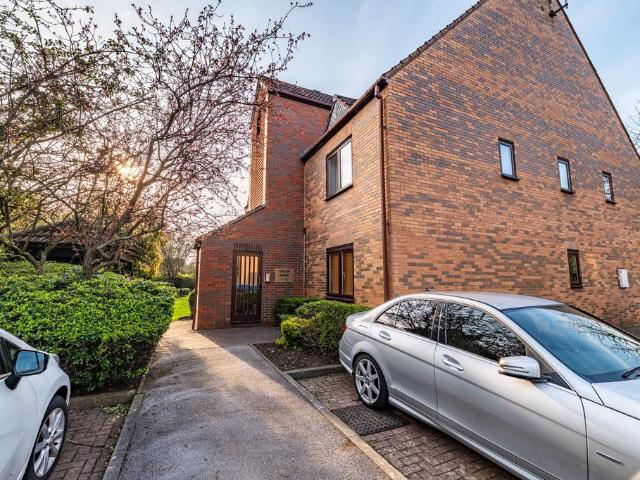 1 bedroom flat for sale