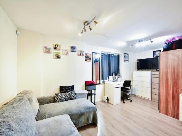 1 bedroom flat for sale