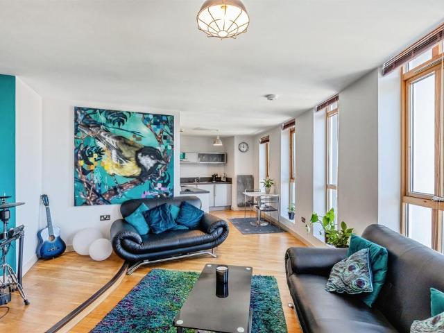 1 bedroom flat for sale