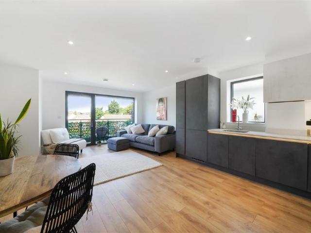1 bedroom flat for sale