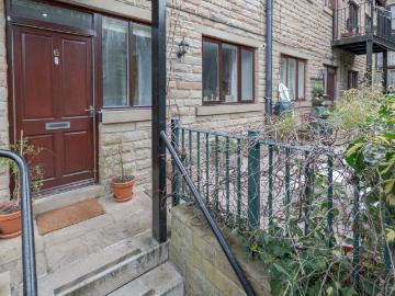 Flat for sale in Bingley West - Garden