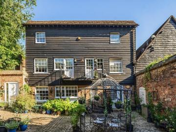 1 bedroom maisonette for sale