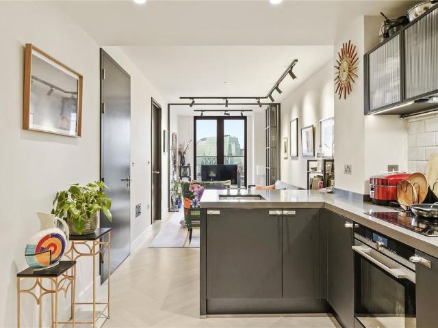 1 bedroom flat for sale