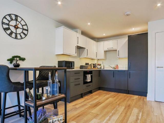 1 bedroom flat for sale