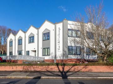 Northern Ireland - Equipped kitchen, Parking