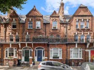 Northern Ireland - Gym, Swimming pool, Equipped kitchen