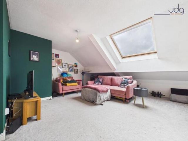 1 bedroom flat for sale in Bay View Court, Station Road | A bright top floor apartment in the heart of the city, LA1