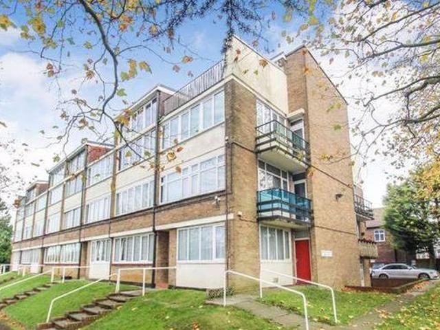 1 bedroom flat for sale in Dunstable Road Luton LU4