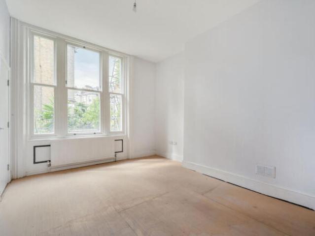 1 bedroom flat for sale in Lancaster Grove, Belsize Park, London, NW3