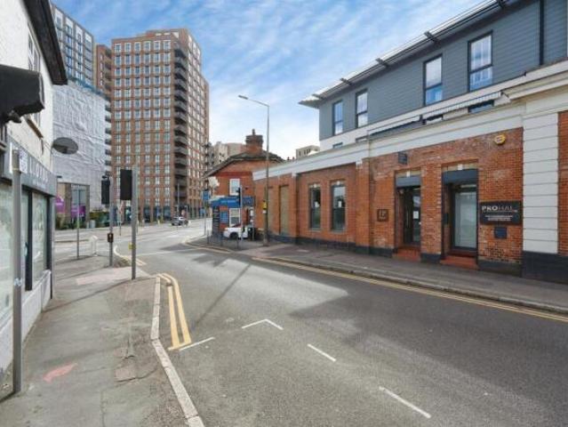 1 bedroom flat for sale in Leavesden Road, Watford, WD24