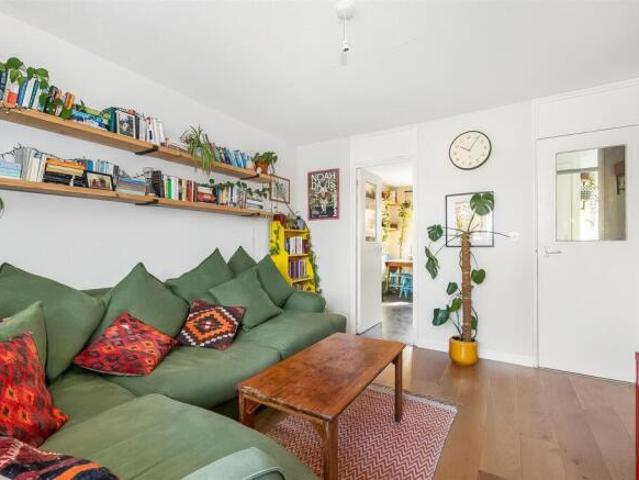 1 bedroom flat for sale in Montague Square, London, SE15