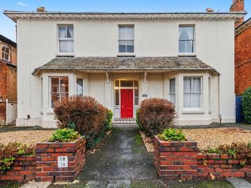 Northern Ireland - Garden, Equipped kitchen