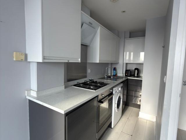 1 Bedroom Flat For Rent EN8