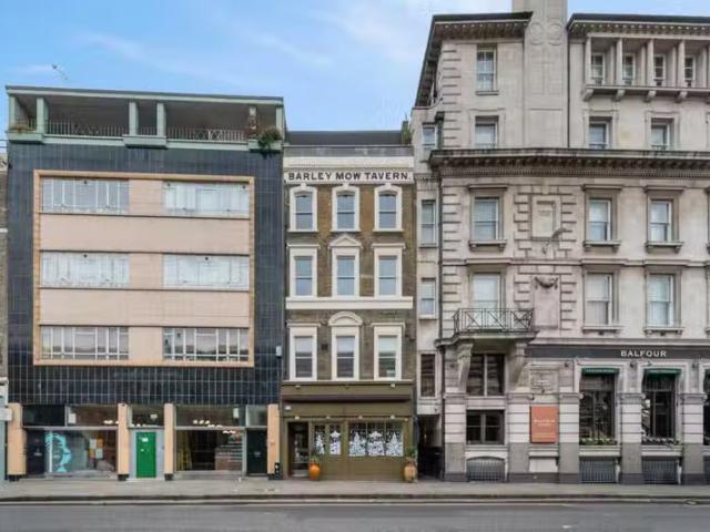 1 bedroom flat for rent in 52 Long Lane, 44A Cloth Fair, Farri.