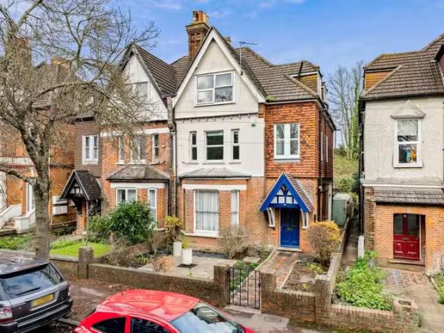 1 bedroom flat for rent in 10 Kingsnorth Gardens, Folkestone.