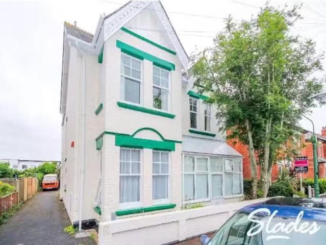 1 bedroom flat for rent in 18 Morley Road, Pokesdown, Bourne.