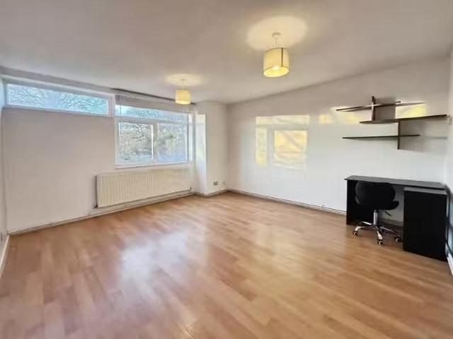 1 bedroom flat for rent in The Drive, Great Warley, BRENTWOOD.