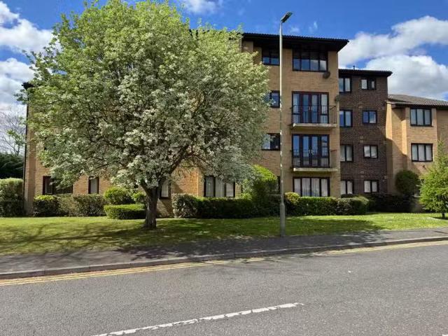 1 bedroom flat for rent in The Rowans, Woking, Surrey, GU22
