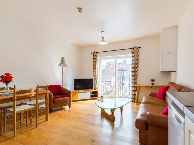 1 Bedroom Flat for Rent in Tower Hamlets Road | Foxtons
