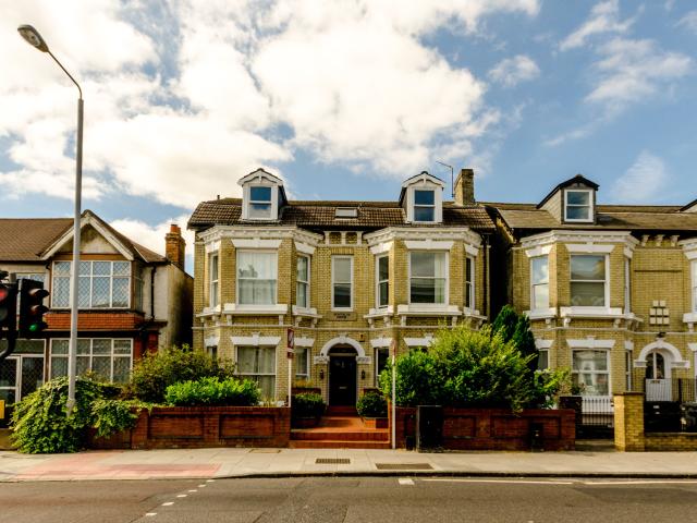 1 Bedroom Flat for Rent in Trinity Road | Foxtons
