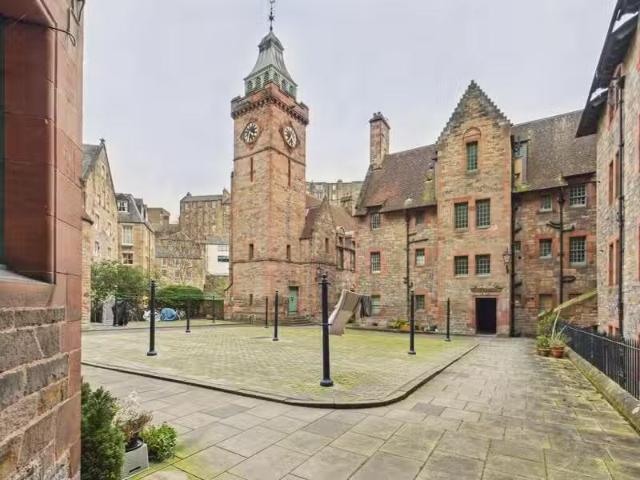 1 bedroom flat for rent in Well Court, Dean Village, Edinburgh.