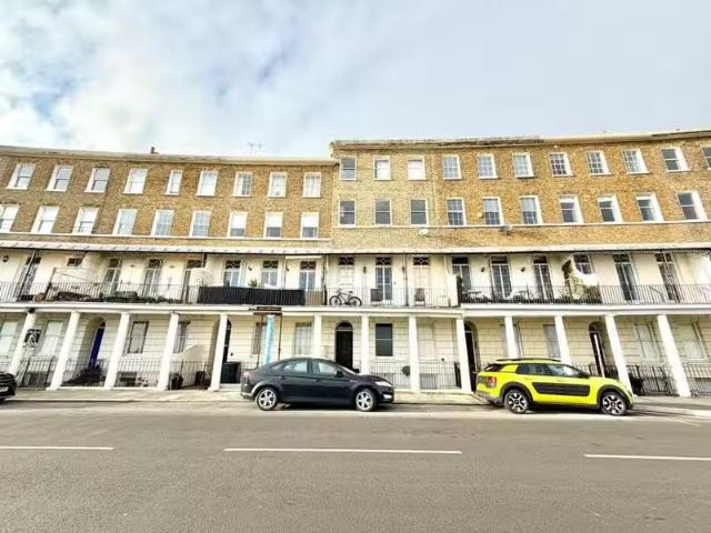 1 bedroom flat for rent in Wellington Crescent, Ramsgate, Kent.