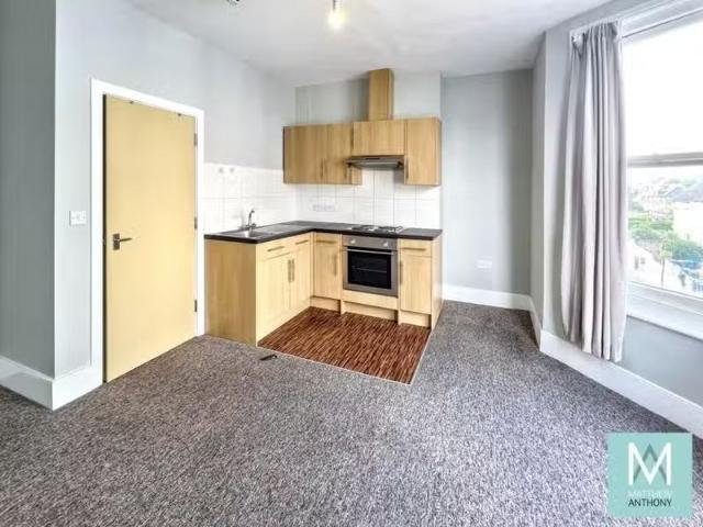 1 bedroom flat for rent in Western Place, Worthing, BN11