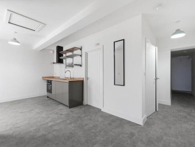 1 bedroom flat for rent in Woodcote Road, Wallington, SM6