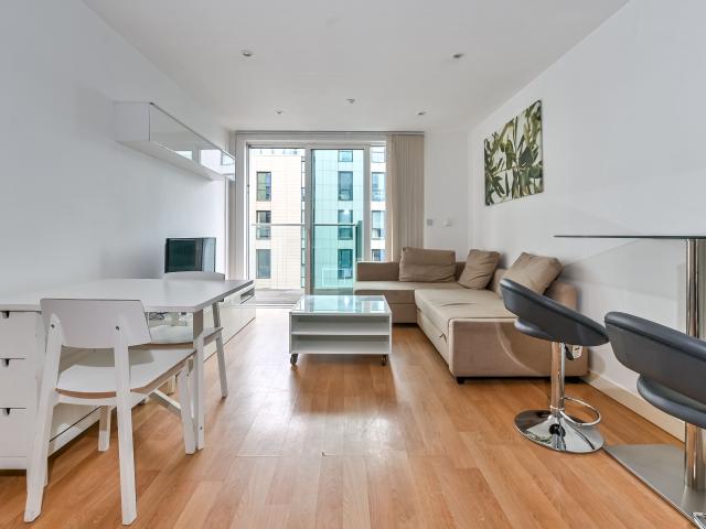 1 Bedroom Flat for Rent in Woodberry Grove | Foxtons