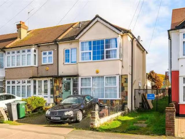 1 bedroom flat for rent in Ainslie Wood Gardens, Chingford, E4