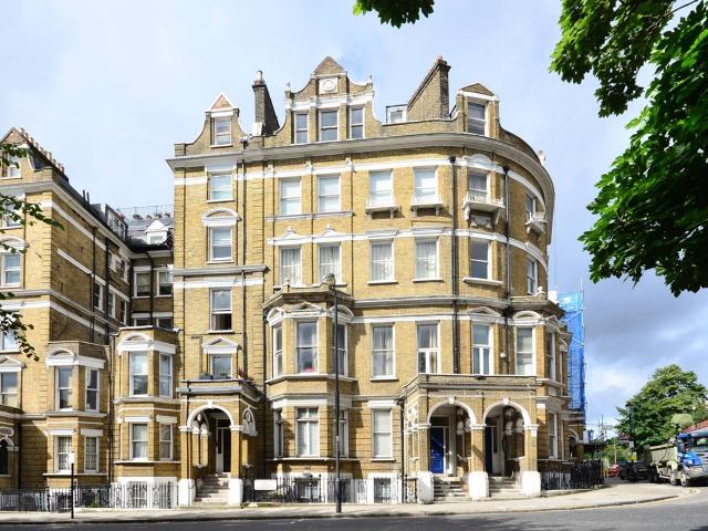 1 Bedroom Flat for Rent in Airlie Gardens | Foxtons