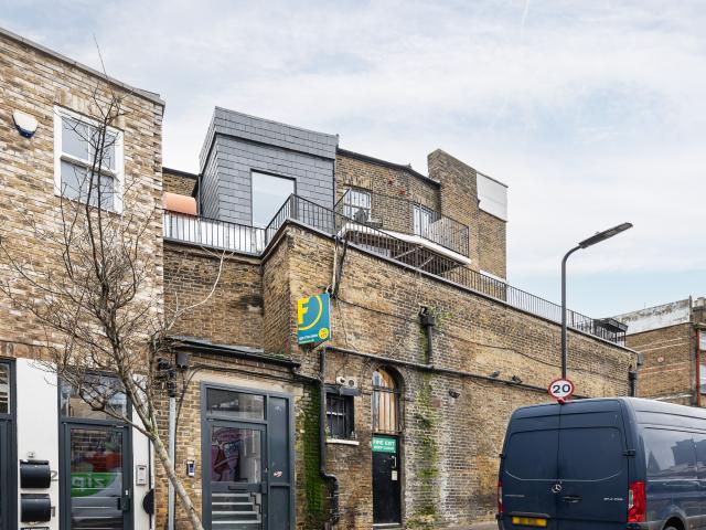 1 Bedroom Flat for Rent in Alvington Crescent | Foxtons