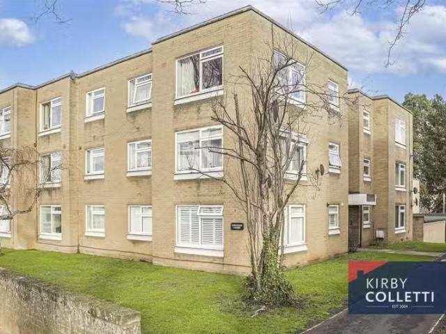 1 bedroom flat for rent in Ashleigh Court, Rawdon Drive, Hodde.