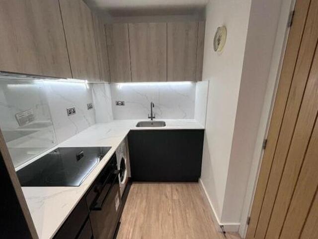 1 Bedroom Flat For Rent In Bagshot, Surrey