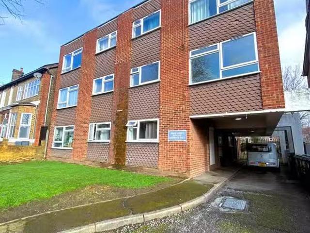 1 bedroom flat for rent in Beech Court, Fairlop Road, Leytonst.