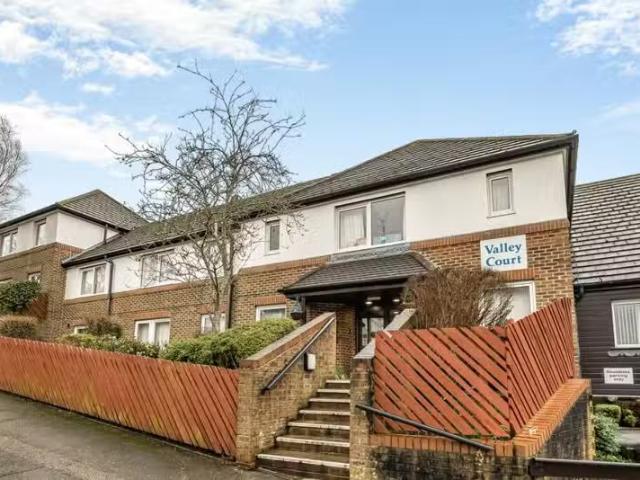 1 bedroom flat for rent in Beechwood Gardens Caterham CR3