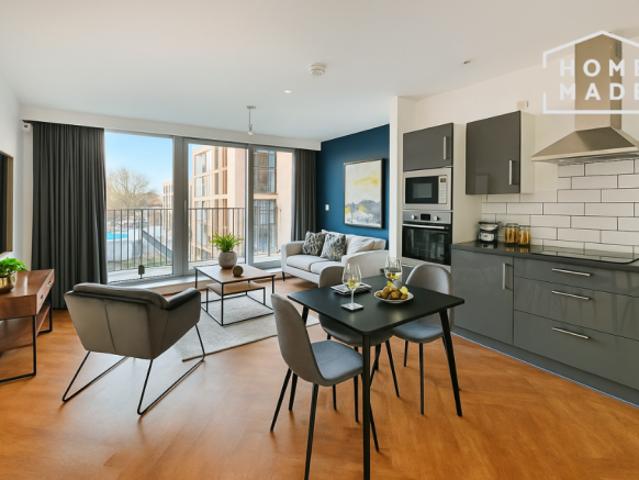 1 bedroom flat for rent in Broadside, M4