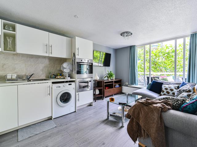 1 Bedroom Flat for Rent in Broadwood Terrace W8 | Foxtons