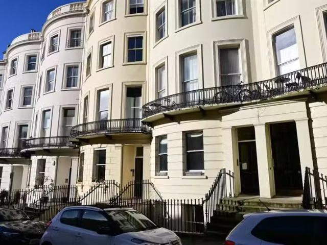 1 bedroom flat for rent in Brunswick Place, Hove, BN3